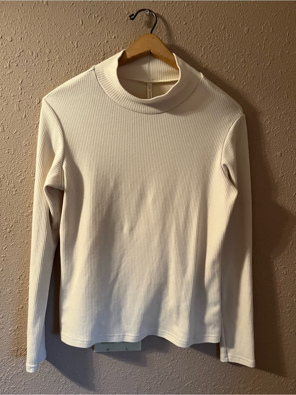 KUHL woman’s Verona Rib Cream Ribbed Mock Neck Sweater medium